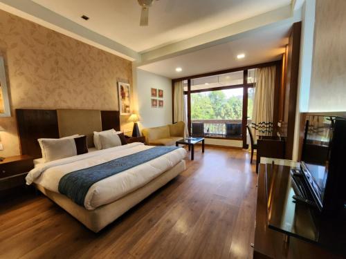 Superior Double Room image 6
