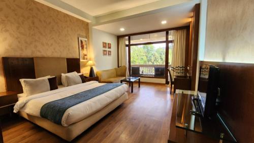 Superior Double Room image 7