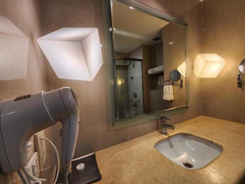 Executive Suite image 5