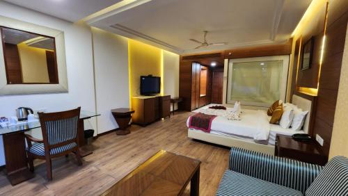 Executive Suite image 8