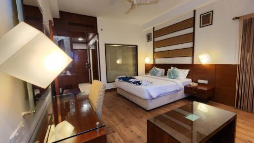 Executive Suite image 9