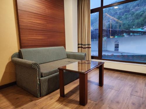 Executive Suite image 2