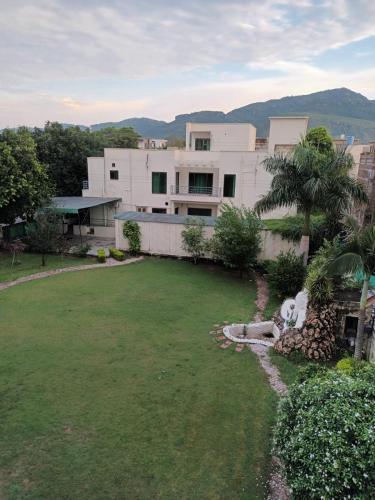 Discover Luxurious Retreats in Islamabad: Book Your Ideal Stay Now! - image 9