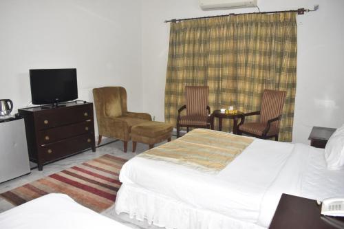 3 twin beds