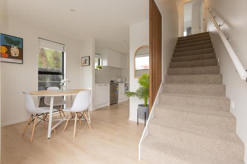 Addington SOHO Two Bedroom Townhouse in أدينغتون