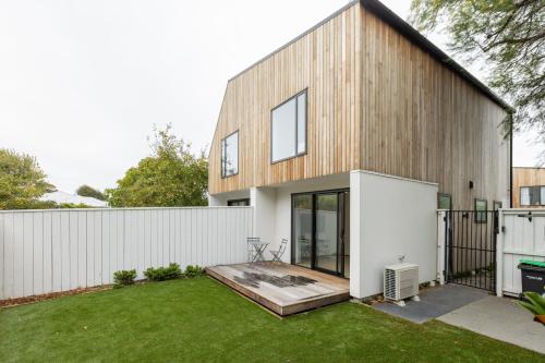 Addington SOHO Two Bedroom Townhouse in أدينغتون