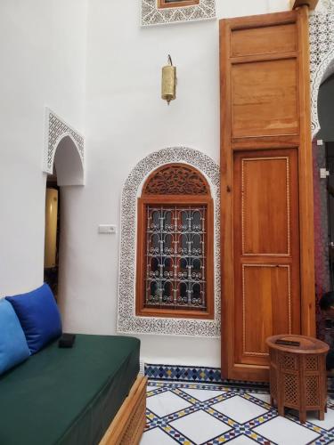 room detail thumbnail 1