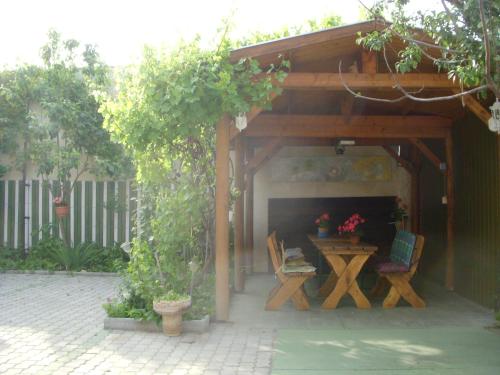 Restaurace, Garden Szivarvany utca 39 Superior Vendeghaz in Szeged