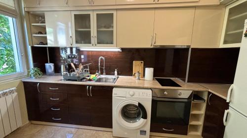 Quiet 2 bedrooms downtown apart 5
