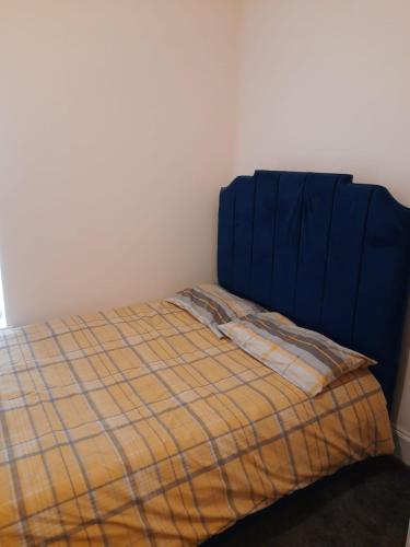 Lovely Bedroom with shared kitchen & bathroom Free parking - Tap to explore photos