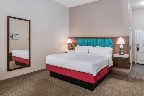 Hampton Inn & Suites Hartford-Manchester