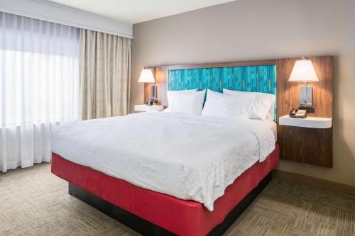 Hampton Inn & Suites Hartford-Manchester