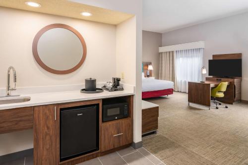 Hampton Inn & Suites Hartford-Manchester