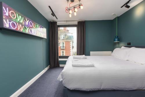 Deluxe Suite with Sea View image 10