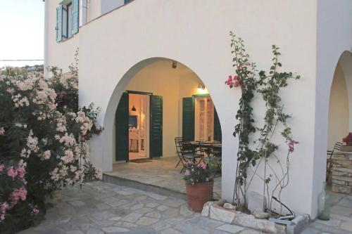 VIENTO: a charming home in Triantaros ✮