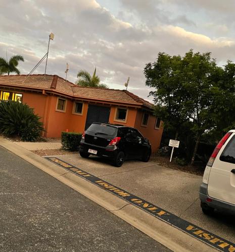 Easy Room Next to Bond University in Varsity Lakes