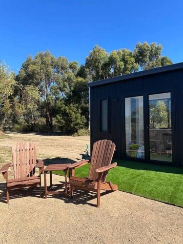 Waterfront Tiny Home in FarmStay in Buninyong