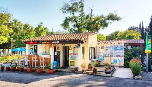 Camping Porte des Alpilles by M.A DESTINATION GLAMPING