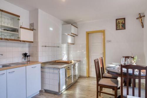 кухня, Farmhouse Blackberry Pool & Wellness- Happy Rentals in Vransko