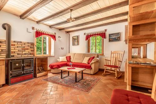 House By The Stream - Happy Rentals, Avče (photo 2)