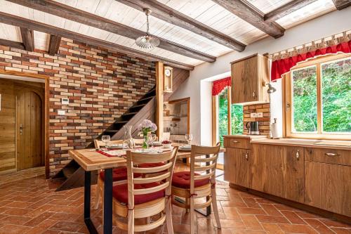 House By The Stream - Happy Rentals, Avče (photo 3)