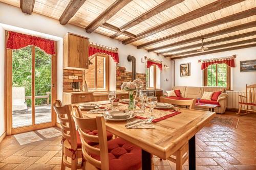 House By The Stream - Happy Rentals, Avče (photo 4)