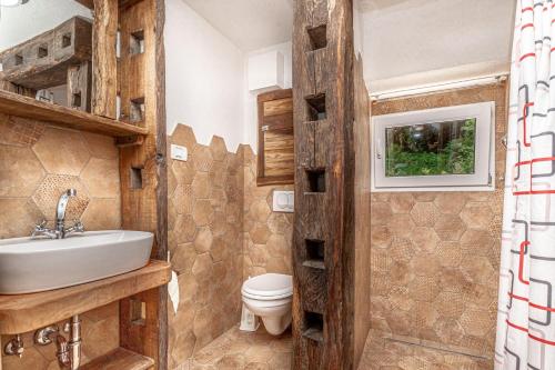 House By The Stream - Happy Rentals, Avče (photo 8)