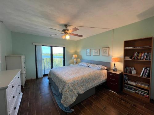 Bayshore Yatch Tennis Condo 2br 3 beds, Walking Distance to Beautiful Quite Beach detail
