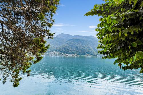 Villa Matilde Lake Front - Happy Rentals