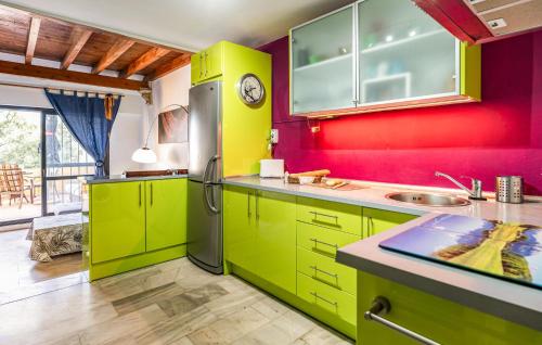 ห้องครัว, Stunning Apartment In Estepona in เอสเตโปนา