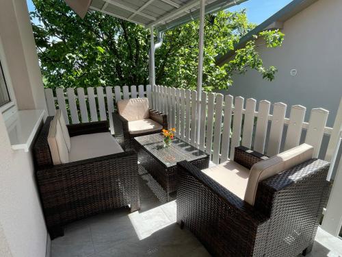 Erkély/terasz, Ležimirski Snovi (Lezimirski Snovi) in Laćarak