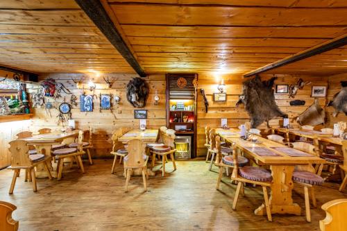 Country Saloon - image 13