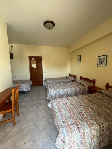 4 twin beds