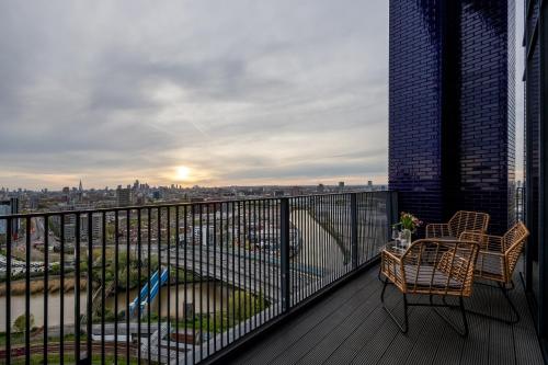 Luxury & Spacious 2 BR APT with City Views - image 4