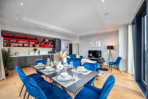 Luxury & Spacious 2 BR APT with City Views - image 14