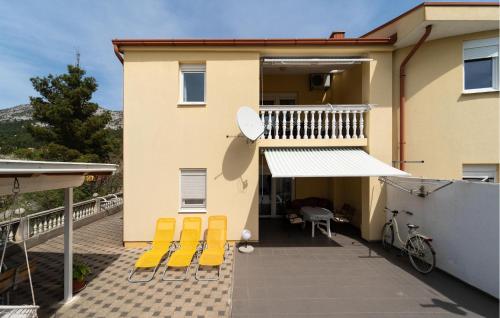 Lovely Apartment In Starigrad Paklenica With Wifi