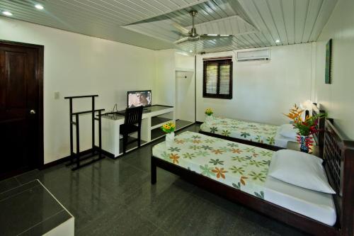 Deluxe Twin Room image 2