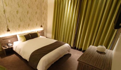 Cama, Hotel Bosco in Kingston upon Thames