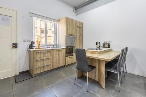 Private duplex home in the heart of St Julians 3