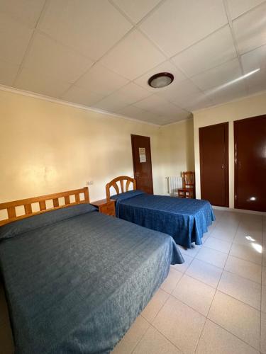 1 double bed, 1 twin bed