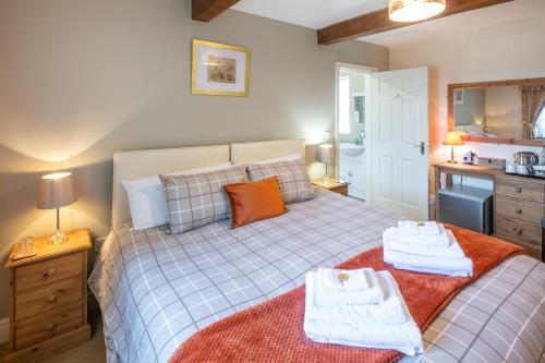 East Hook Farmhouse - image 3