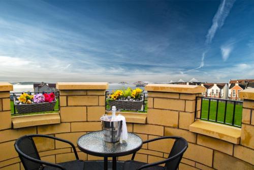 Балкон, Penthouse at the Bay near Edinburgh in Saint Davids