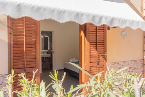 Double Room with Patio image 10