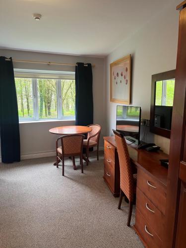 Budget Single Room image 5