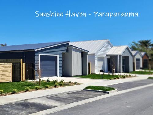 Sunshine Haven - New 3-Bedroom 4-Beds in Paraparaumu