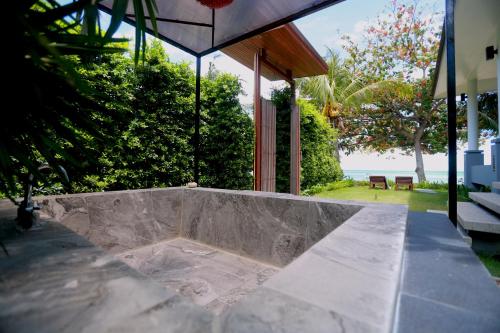 Beachfront 2 Bedroom Villa  image 4
