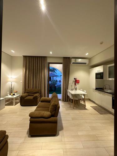 One-Bedroom Apartment image 10
