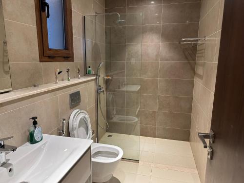 One-Bedroom Apartment image 2