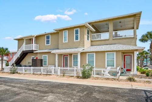Four-Bedroom Holiday Home image 10