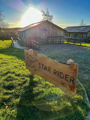 Zen Jungle Retreat - Log Cabin Stays, Transformational Retreats & Holistic Wellness near Bude - A 40 Acre Retreat with 5 Lakes, Woodland, Firepits, Bistro & Bars